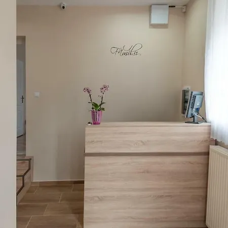 Family Apartmanhaz *