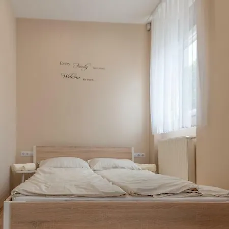 Family Apartmanhaz *